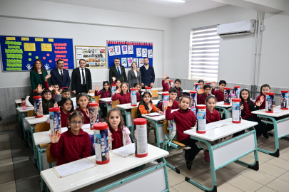 Bursa’da karne sevinci: Başkan Oktay Yılmaz’dan miniklere jest!