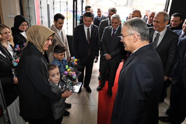 Bursa’da yüzleri güldüren buluşma: Karne günü onlar için daha özel - Bursa Hayat Gazetesi-2