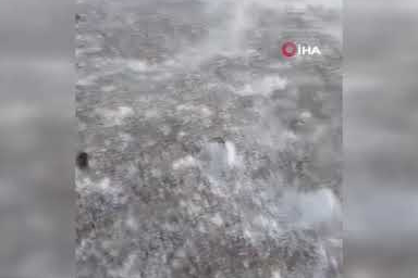 Çaykara yaylalarında kar fırtınası görsel şölen yarattı