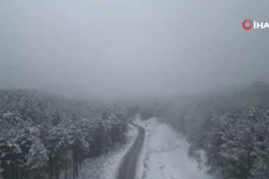 Marmara ve Ege’yi ayıran Kazdağları’nda kar şöleni