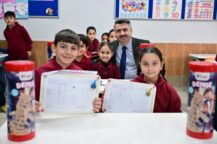 Bursa’da karne sevinci: Başkan Oktay Yılmaz’dan miniklere jest!-Bursa Hayat-3