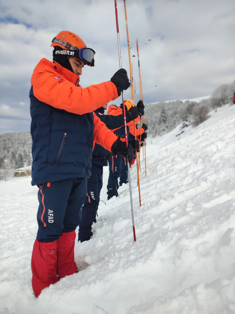 Zirvede nefes kesen eğitim: 6 ilin AFAD ekipleri Uludağ’da buluştu-Bursa Hayat Gazetesi-2