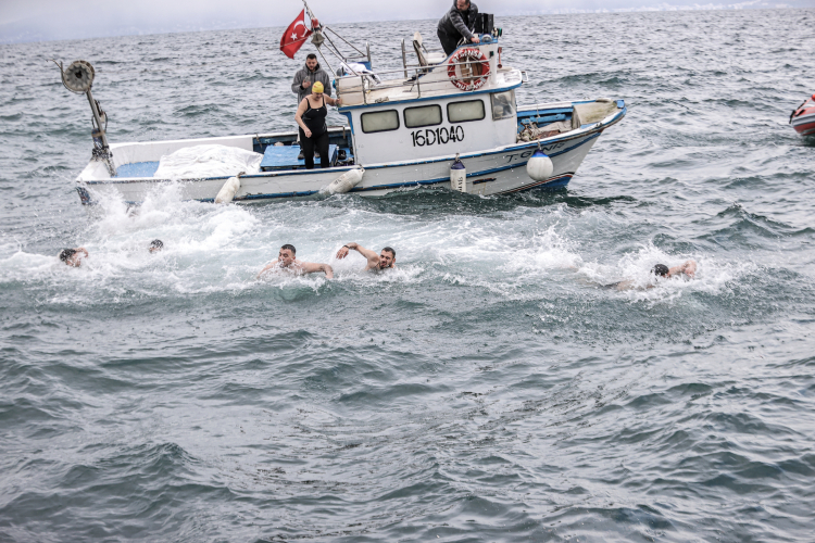 Bursa Mudanya’da haç çıkarma geleneği gerçekleştirildi-Bursa Hayat-2