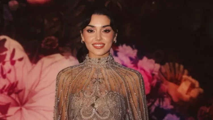 Riyad’da Hande Erçel damga vurdu: Şıklığı sosyal medyayı salladı!-Bursa Hayat-2