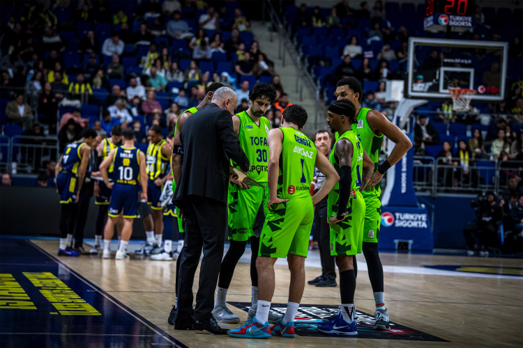 TOFAŞ, Fenerbahçe Beko’ya deplasmanda 90-82 mağlup oldu!-Bursa Hayat-2
