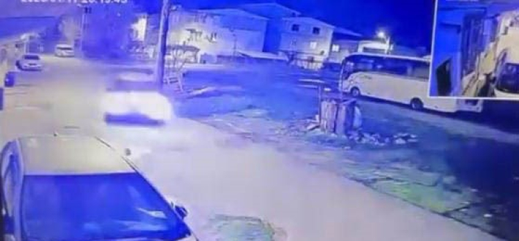 Bursa'da park halindeki araca çarpıp kaçtı!-Bursa Hayat Gazetesi-2