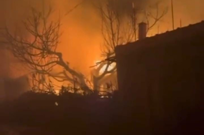 Bursa’da gece yarısı çıkan yangında ev kullanılamaz hale geldi