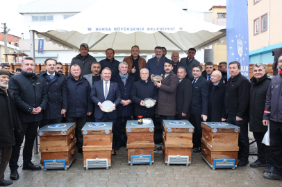 Bursa’da kırsala güçlü destek: Arıcılara 380 kovan dağıtıldı
