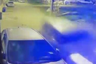 Bursa'da park halindeki araca çarpıp kaçtı!