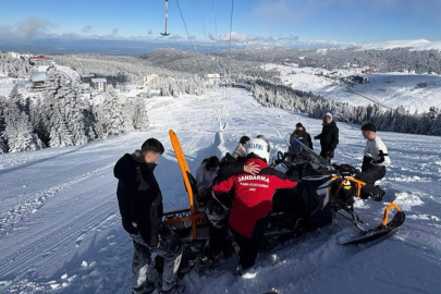 Pist dışında mahsur kaldılar! JAK timlerinden Uludağ'da hızlı müdahale