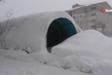 Şiddetli kar ve fırtına Bitlis’i vurdu