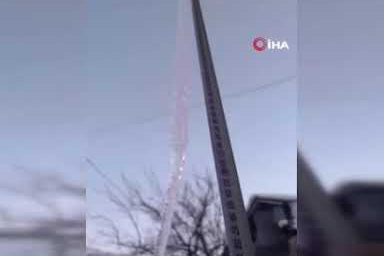 Malatya'da buz sarkıtları metreyle ölçüldü