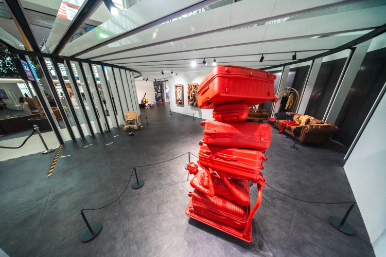 Havalimanında sanat molası: Beyazıt Öztürk’ün “Şeyler” sergisi açıldı!-Bursa Hayat-8