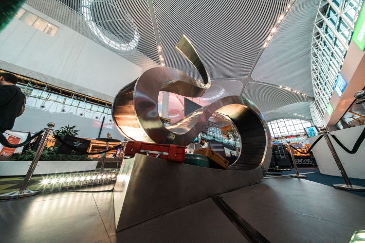 Havalimanında sanat molası: Beyazıt Öztürk’ün “Şeyler” sergisi açıldı!-Bursa Hayat-4