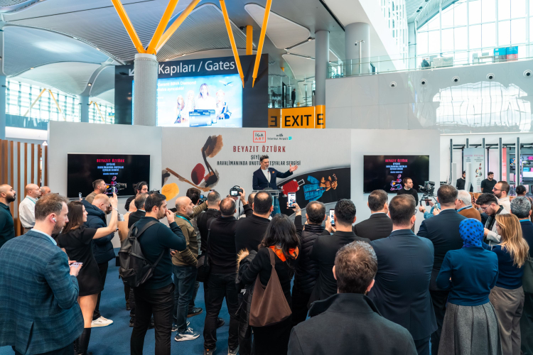 Havalimanında sanat molası: Beyazıt Öztürk’ün “Şeyler” sergisi açıldı!-Bursa Hayat-7