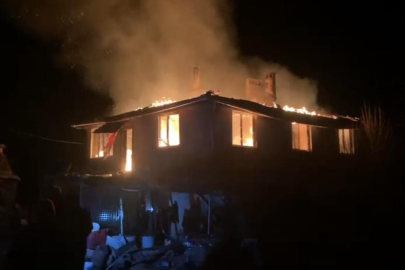 Bursa'da gecenin karanlığını alevler sardı! Ev kullanılamaz hale geldi