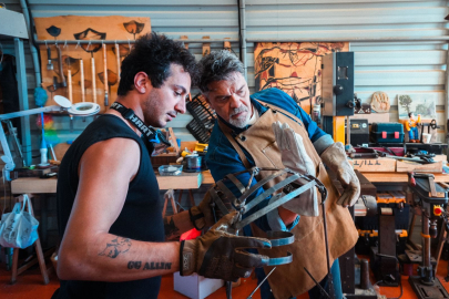 Havalimanında sanat molası: Beyazıt Öztürk’ün “Şeyler” sergisi açıldı!