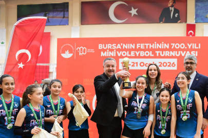 Osmangazi’de voleybol heyecanı: Geleceğin yıldızları bu turnuvada buluştu!