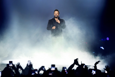 Tarkan’dan eşi ve kızına romantik jest