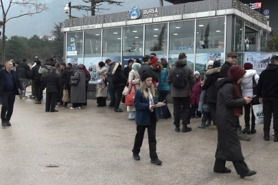 Uludağ’da hafta sonu yoğunluğu: Kuyruk 500 metreyi aştı!
