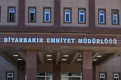 Diyarbakır Emniyet Müdürlüğü önüne patlayıcı atıldı: Valilik açıklama yaptı