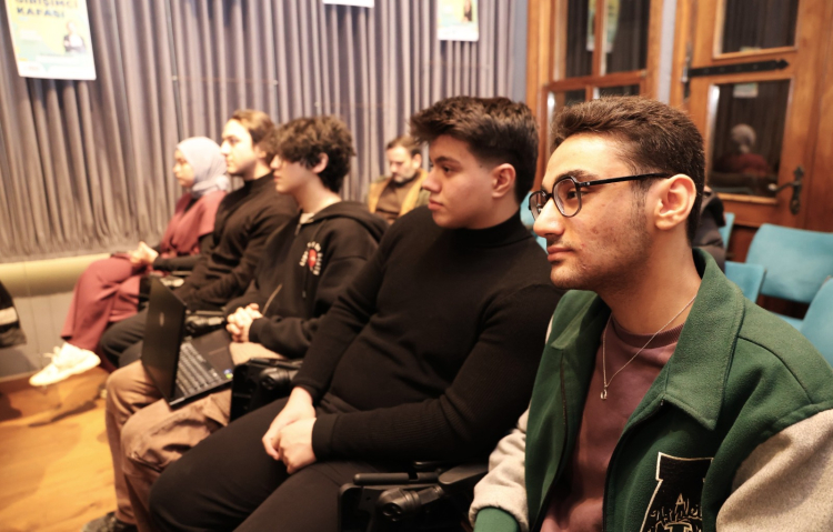 Osmangazi’de gençler otomotiv sektörünün başarılı ismiyle buluştu - Bursa Hayat Gazetesi-3