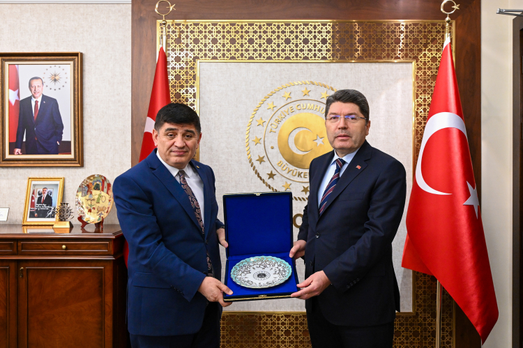 Bakan Tunç Katar’da: Adli iş birliği masada, gelecek vizyonları tartışıldı!-Bursa Hayat-5