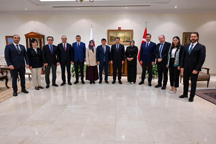 Bakan Tunç Katar’da: Adli iş birliği masada, gelecek vizyonları tartışıldı!-Bursa Hayat-4