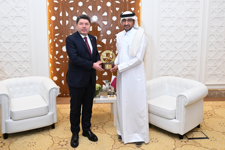 Bakan Tunç Katar’da: Adli iş birliği masada, gelecek vizyonları tartışıldı!-Bursa Hayat-3