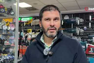 Nalbur dükkanı değil sanki motosiklet müzesi! 30 yıllık tutku vitrinde