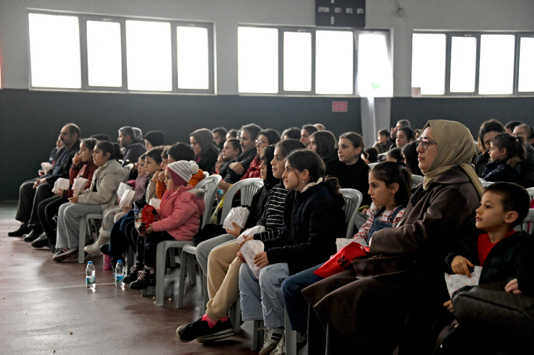 Osmangazi’de ücretsiz sinema etkinliği ile neşe dolu anlar - Bursa Hayat Gazetesi-2