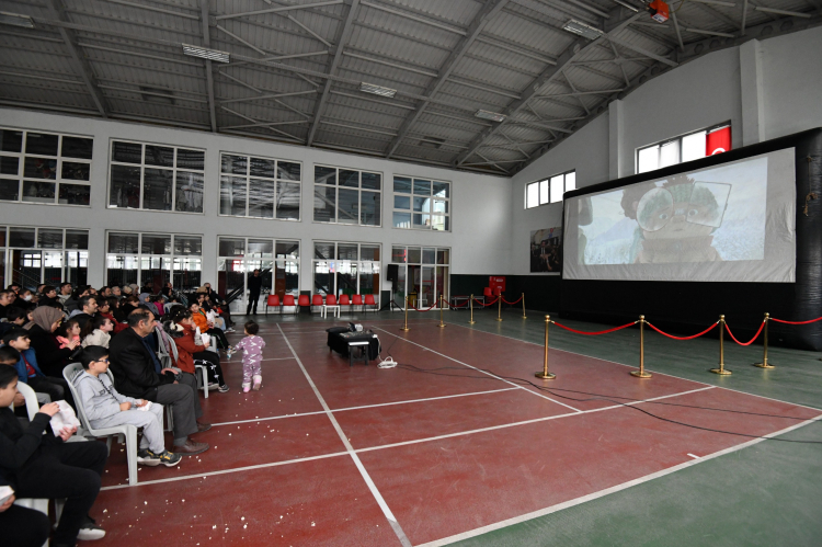 Osmangazi’de ücretsiz sinema etkinliği ile neşe dolu anlar - Bursa Hayat Gazetesi-3