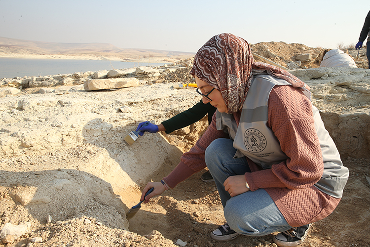 Atatürk Barajı’nda gizemli keşif! Göbeklitepe’ye benzeyen taşlar…-Bursa Hayat-2