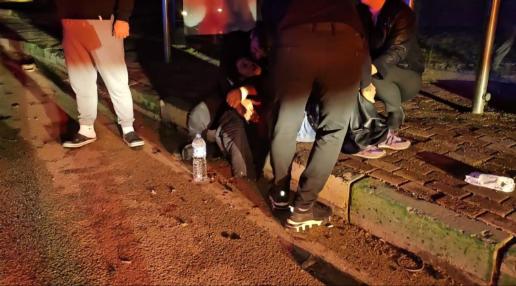 Bursa'da alkollü sürücü dehşeti: Bariyerlere çarpan araçta 1 yaralı!-Bursa Hayat Gazetesi-3