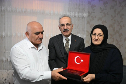 Bakan Uraloğlu’ndan şehit Yavuz Çoban’ın ailesine anlamlı bir ziyaret