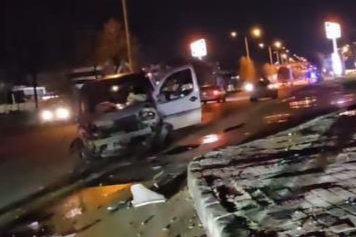 Bursa'da alkollü sürücü dehşeti: Bariyerlere çarpan araçta 1 yaralı!