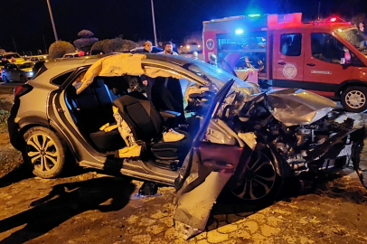 Bursa’da iki aracın çarpıştığı kazada can pazarı yaşandı!