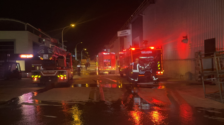 Bursa'da korkutan fabrika yangını: 4 saatlik mücadeleyle söndürüldü!-Bursa Hayat Gazetesi-4