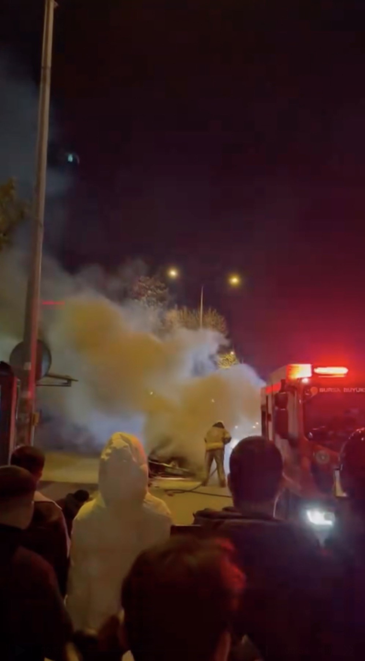 Bursa'da seyir halindeyken alevlere teslim oldu!-Bursa Hayat Gazetesi-3