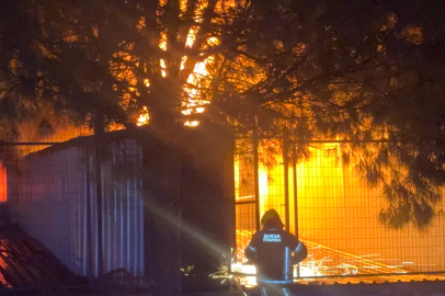 Bursa'da korkutan fabrika yangını: 4 saatlik mücadeleyle söndürüldü!