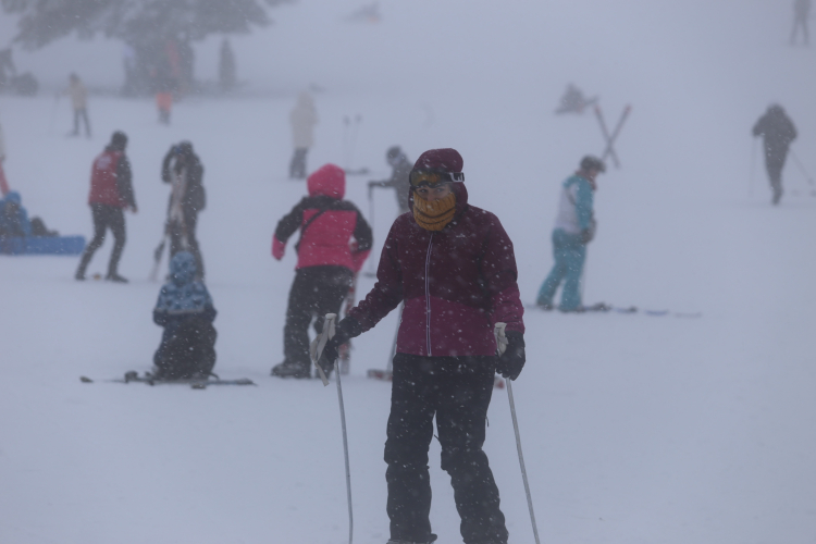 Yoğun sis bile durduramadı: Uludağ pistlerinde sömestir hareketliliği-Bursa Hayat Gazetesi-2
