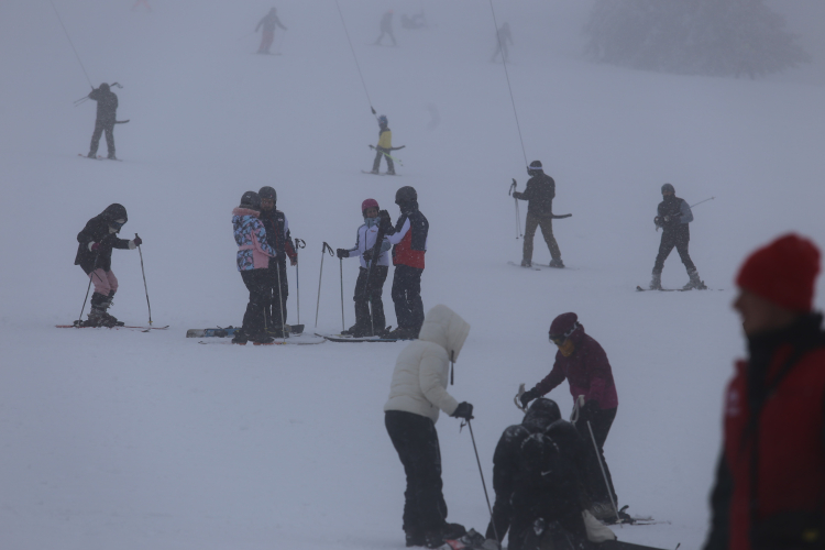 Yoğun sis bile durduramadı: Uludağ pistlerinde sömestir hareketliliği-Bursa Hayat Gazetesi-4