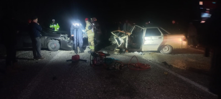 Bursa’da can pazarı: Çarpışan araçlardan yaralılar çıkarıldı!-Bursa Hayat-2