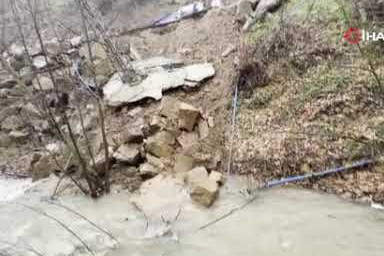 Osmaniye'de şiddetli yağışla birlikte yolda göçük yaşandı