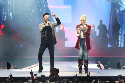 Tarkan’ın konserinde Süperstar sürprizi alkışları zirveye taşıdı