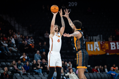 TOFAŞ’tan güçlü hamle: Sadık Emir Kabaca mavi-yeşilli formada