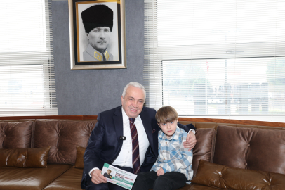 8 yaşındaki DMD hastası Yağız Efe için umut arayışı sürüyor