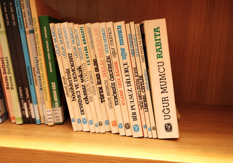 Uğur Mumcu’nun eserleri Panorama 1326 Kütüphanesi’nde -Bursa Hayat-2