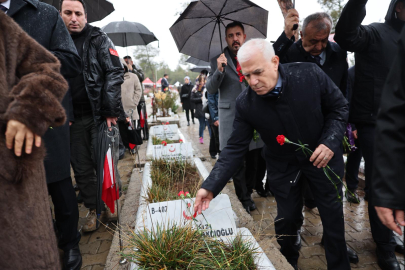 Başkan Bozbey Kahramanmaraş'ta deprem şehitliğini ziyaret etti