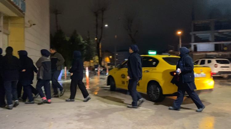 Bursa’da akşam yemeği sonrası panik: 20 işçi hastaneye kaldırıldı!-Bursa Hayat-2